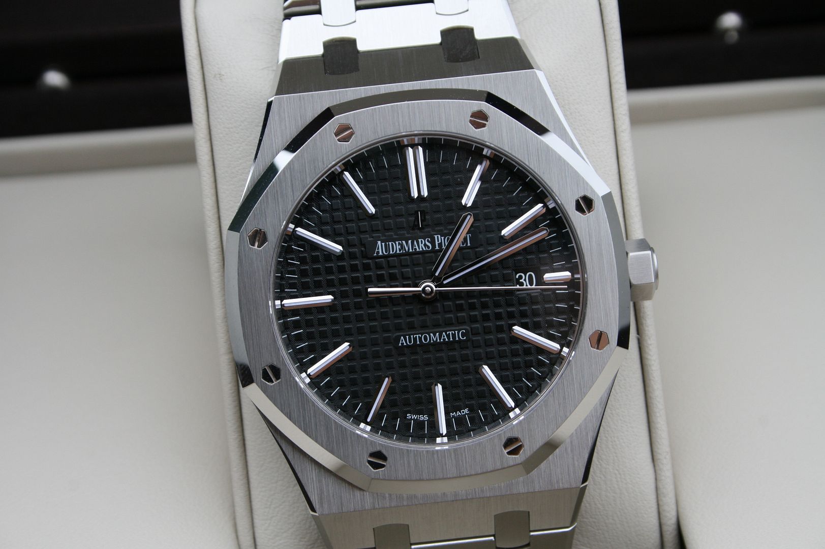 watchnet-luxury-time-fs-audemars-piguet-ap-royal-oak-15400st-black